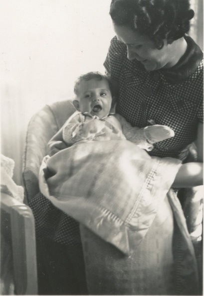 Carole Lee new baby w Cora 1940 1.jpeg