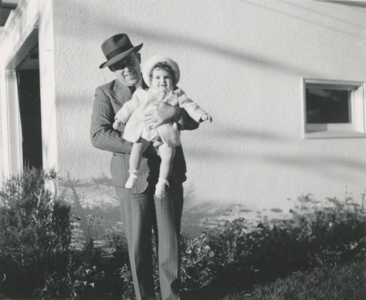 Earl and Carole Lee 1941 next to house