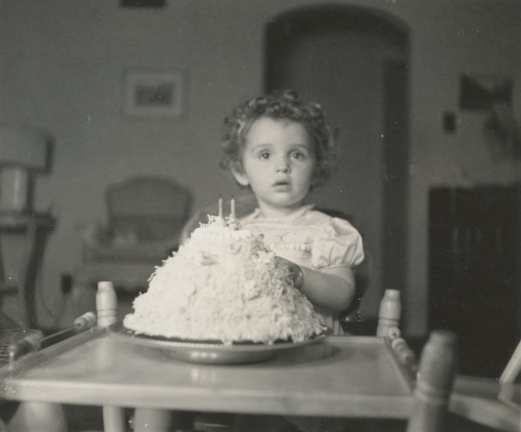 Carole Lee turns 2 1942